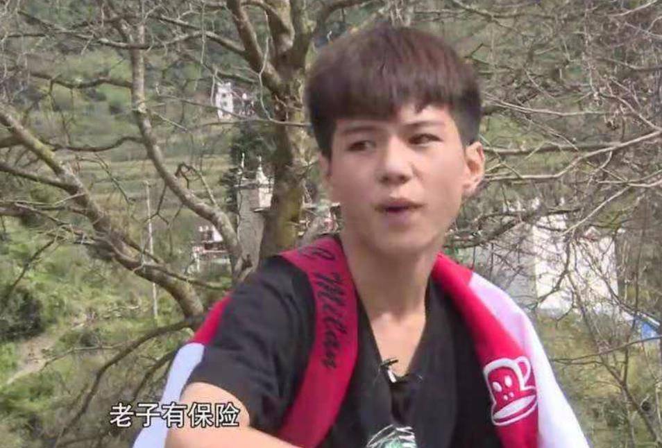参加变形计的明星与智能变形手机，科技潮流的新伙伴